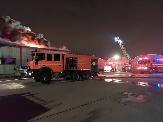 incendiu hala noapteam ploiesti pompieri