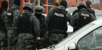 politisti perchezitii